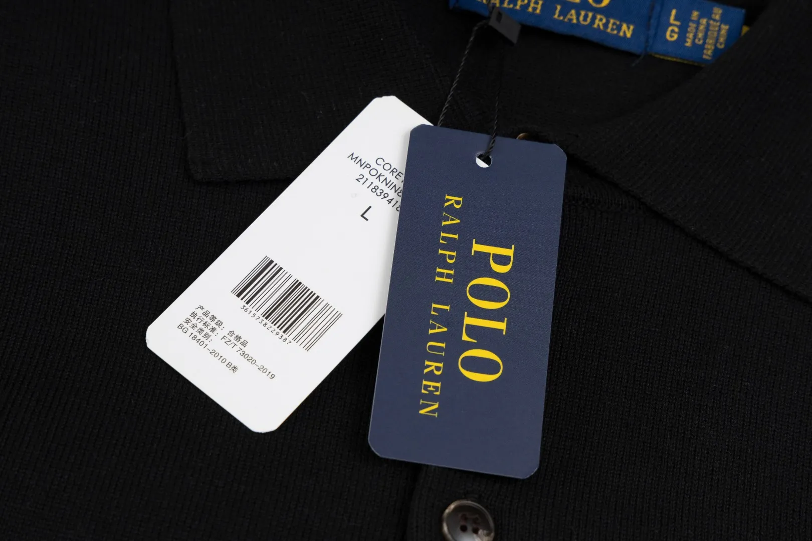 P206 Style number: R07 Ralph Lauren knitted pony embroidered lapel polo shirt three-button pullover open chest long-sleeved sweater. Official website synchronized. Same style for men and women. Classic cotton yarn. 100% white cotton. High-quality goods. Classic style has always been very popular! The workmanship details are very good! The simple lapel polo pullover sweater is always the standard, with classic brand embroidery on the chest! All major stars have the same style! Best for couples. High quality goods! Xinjiang cotton micro-elastic and smooth fabric is of great quality. Pure cotton is soft and skin-friendly. Color #White Blue Gray Dark Gray Khaki Military Green Navy White Label Navy Blue Red Label Black Red Label Black White Label Pink Size#S M L
